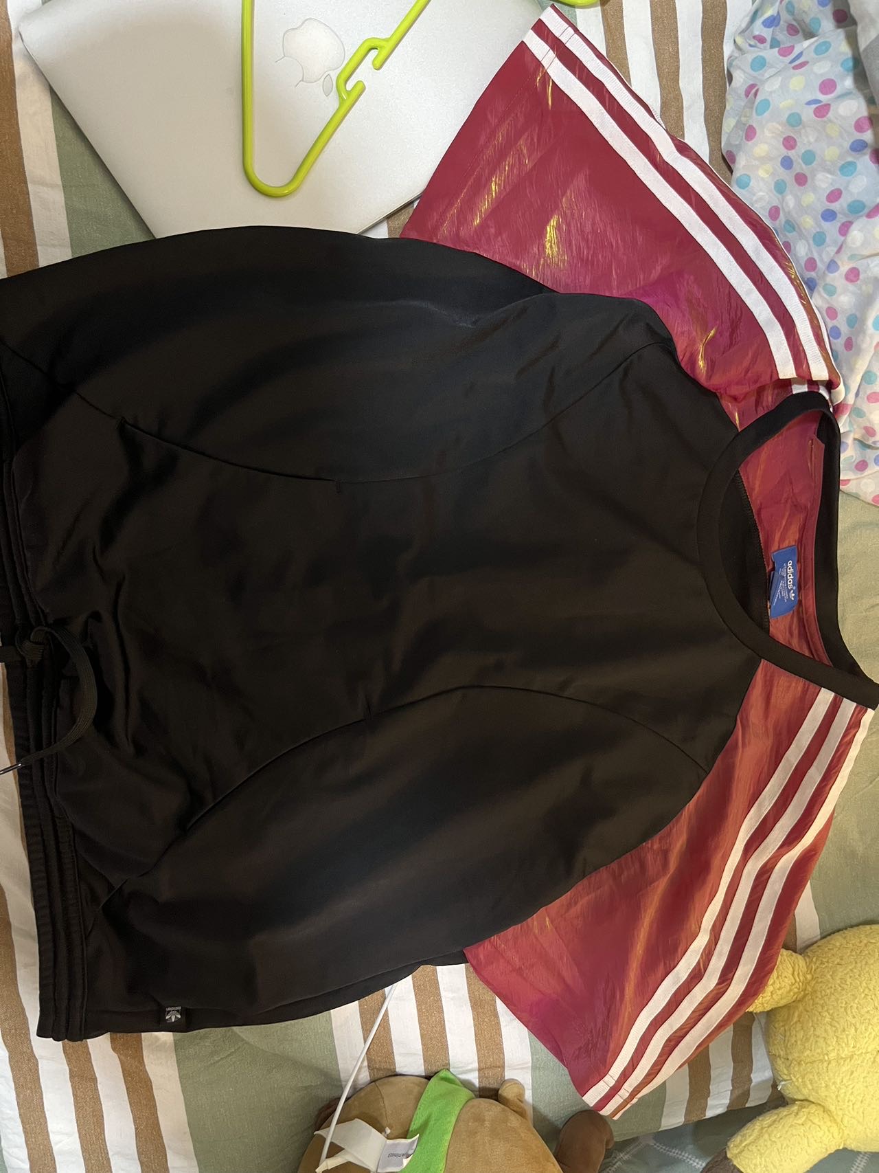 阿迪达斯三叶草短袖女