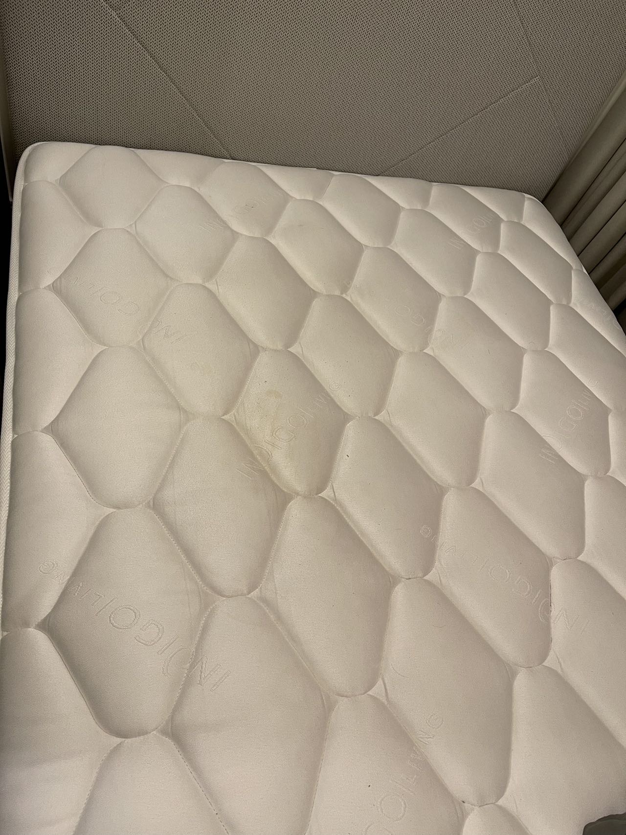 INDIGO LIVING 原价9000品牌床垫Queen Size 1.5m*2M