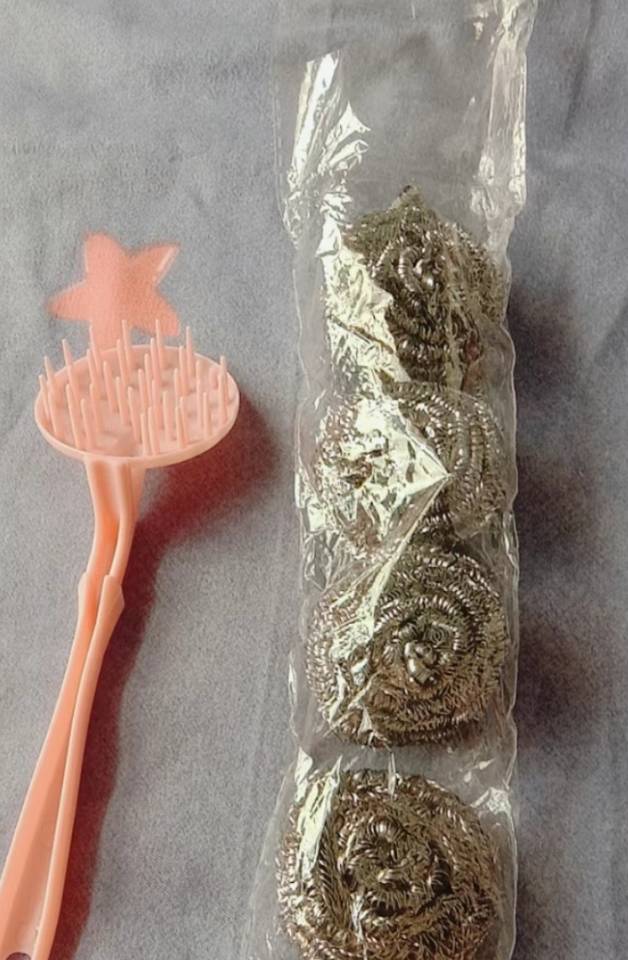 厨房用品，刀，钢丝球，调料盒，米勺