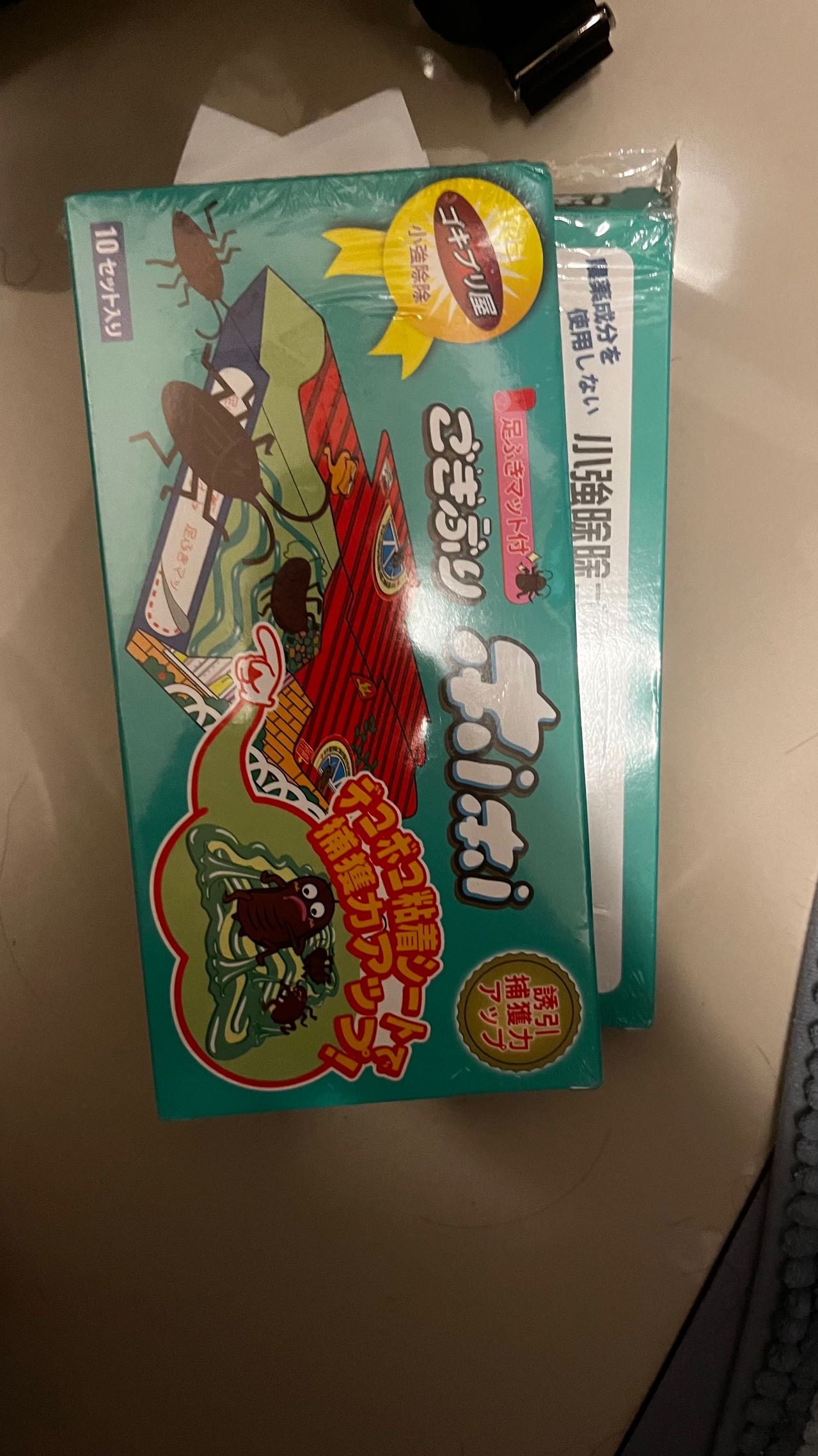 蟑螂盒子