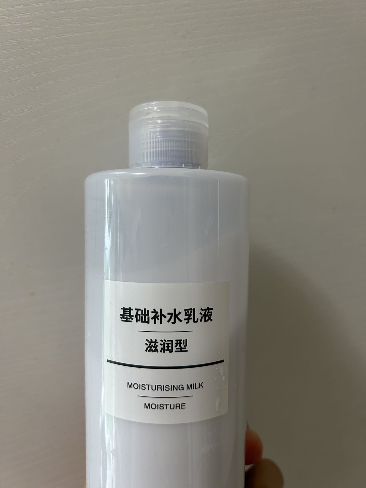 加湿器，计算器，椅子，台灯，加热水壶，相框，补水乳，垃圾桶，粽子，米粉