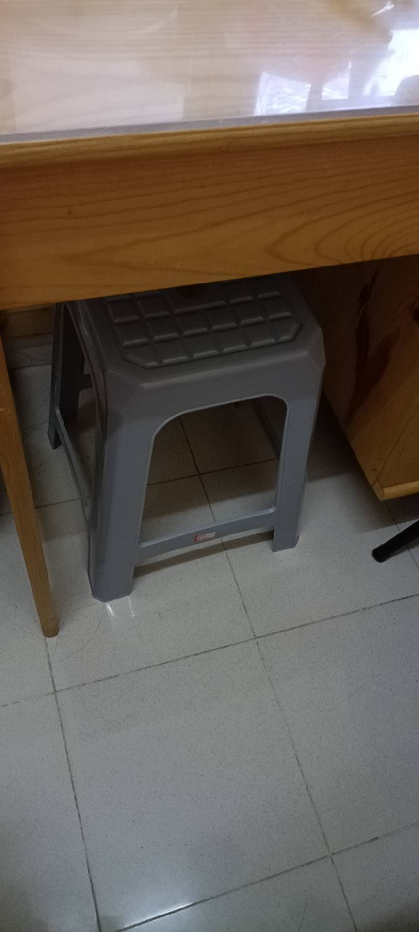 凳子