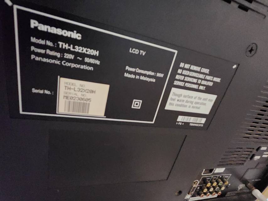 新净 panasonic 乐声 32 吋 LCD 数码电视连脚架(型号： TH-L32X20H)