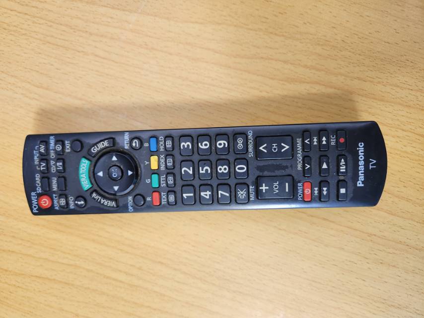 新净 panasonic 乐声 32 吋 LCD 数码电视连脚架(型号： TH-L32X20H)
