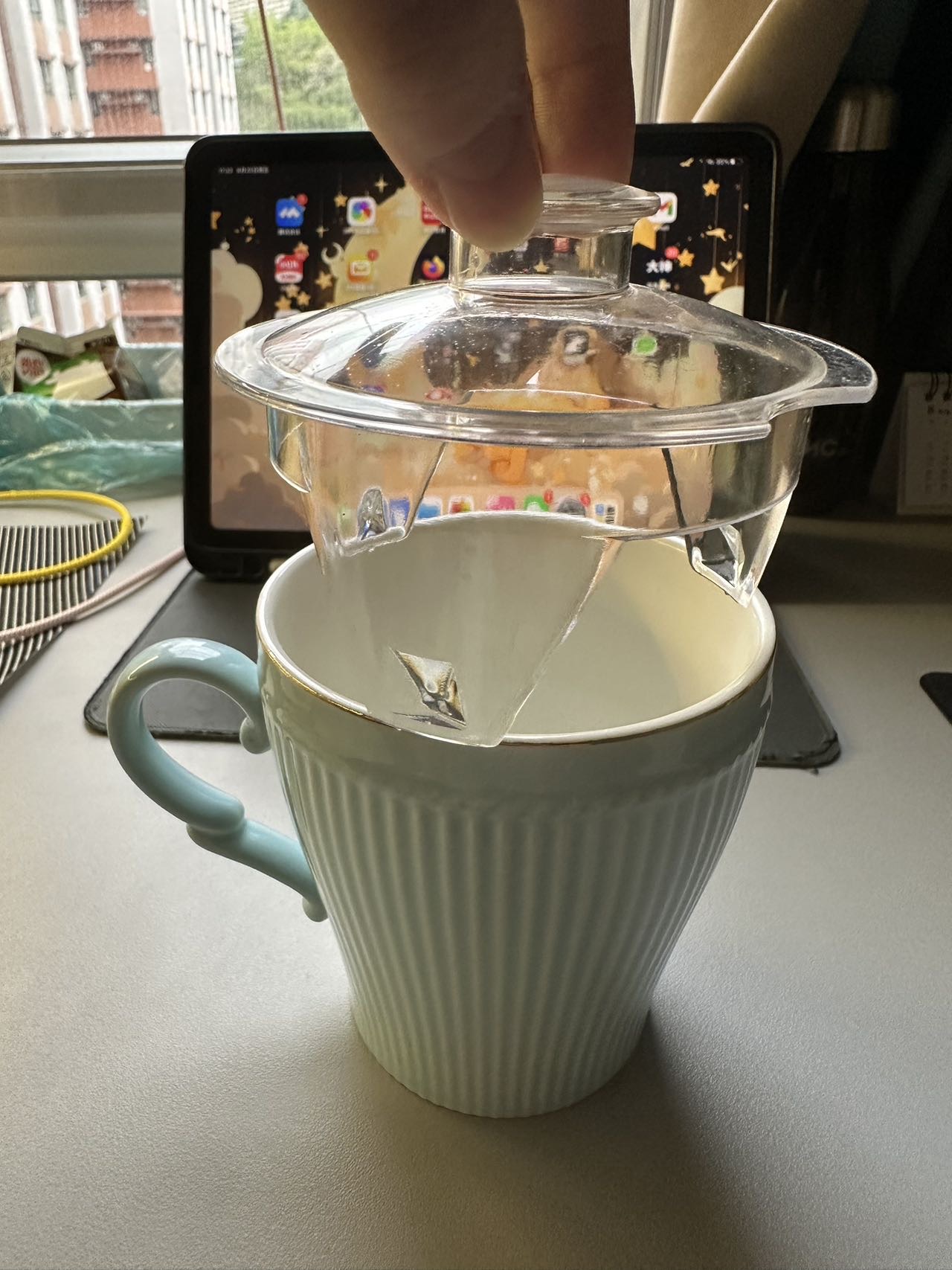 带盖水杯