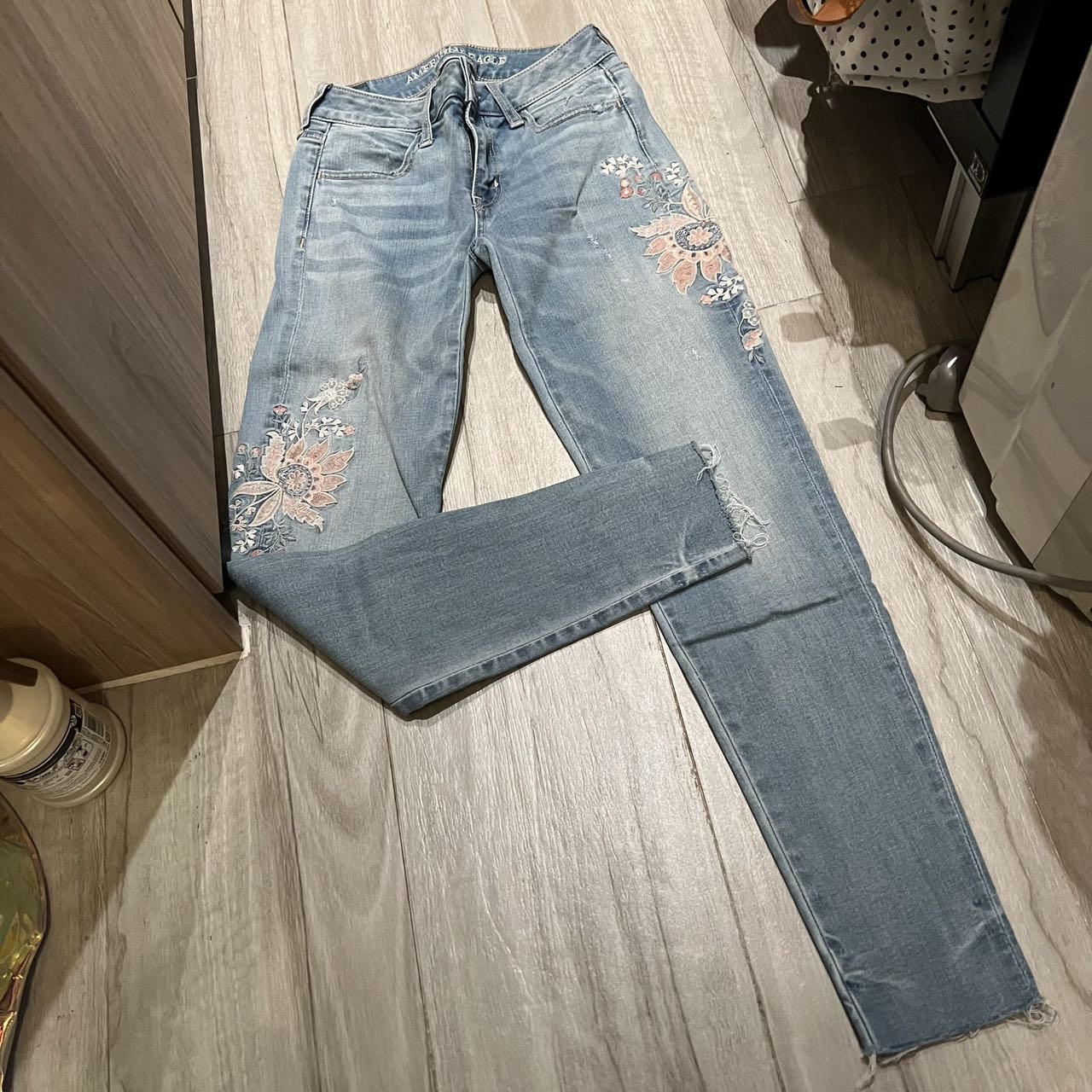 American Eagle 淺色牛仔褲