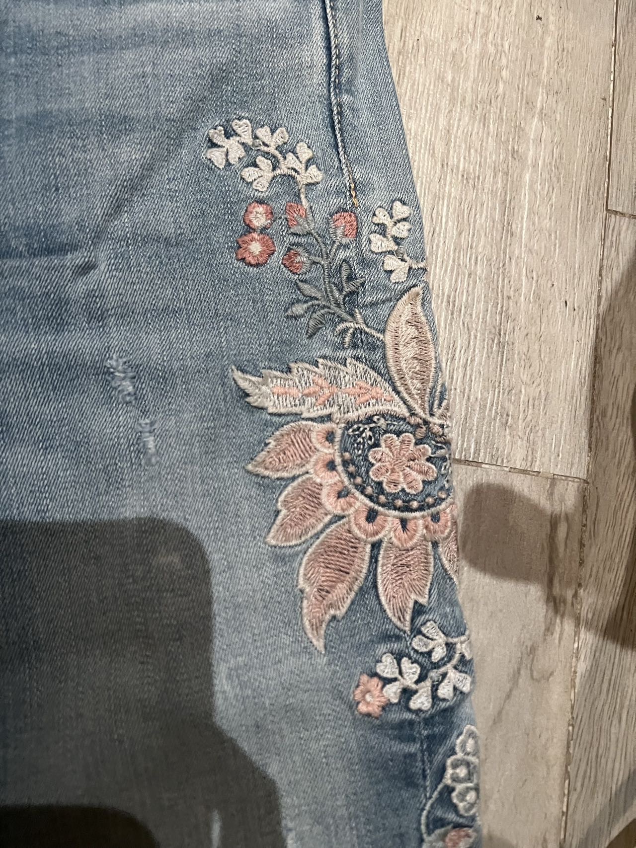 American Eagle 淺色牛仔褲