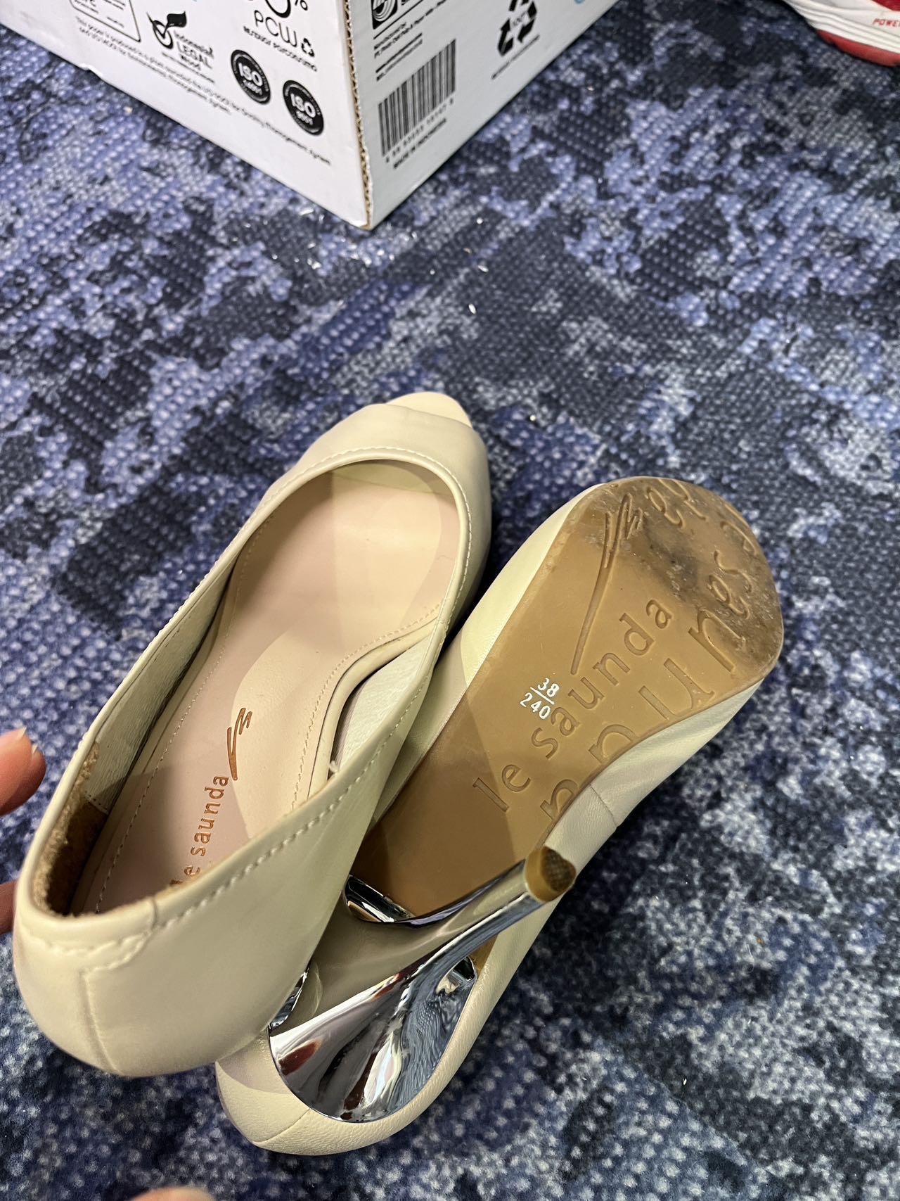 小羊皮高跟鞋