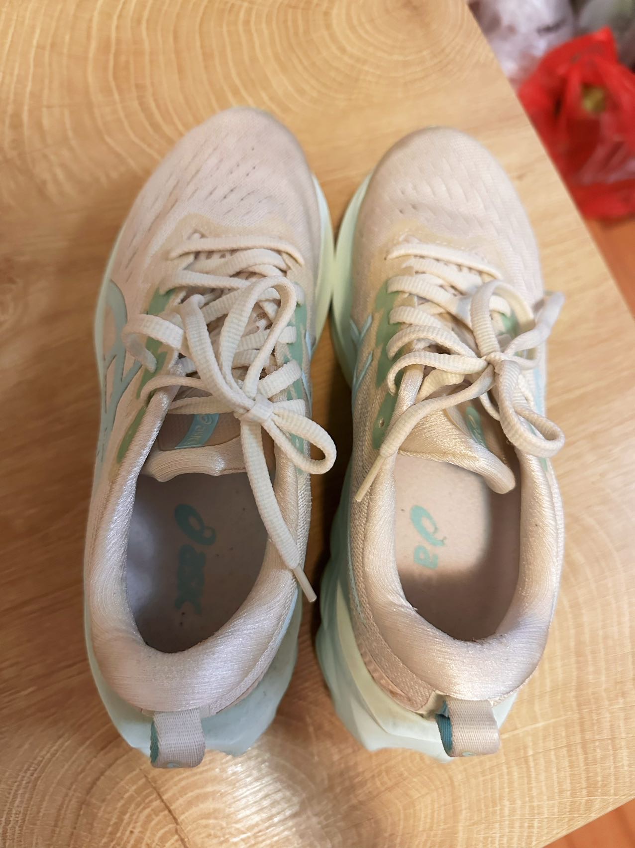 亚瑟士运动鞋