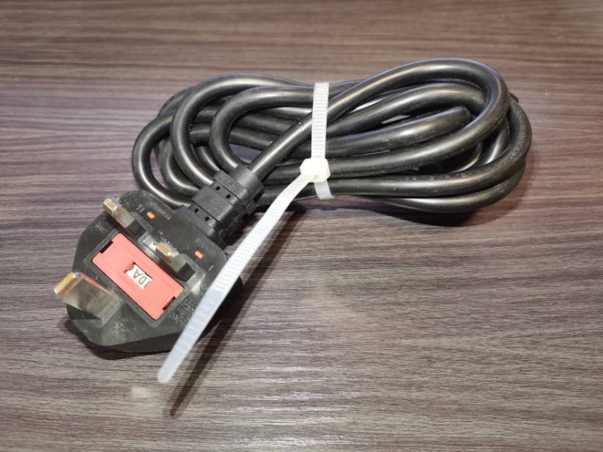 电源线 (含10A保险丝)
