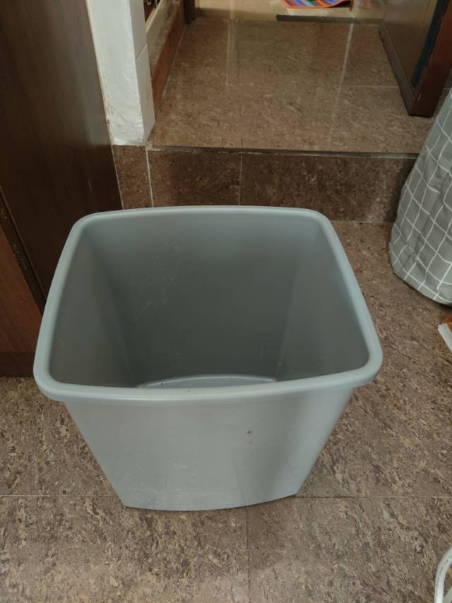 垃圾桶