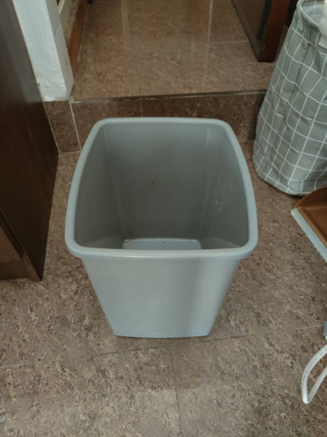 垃圾桶