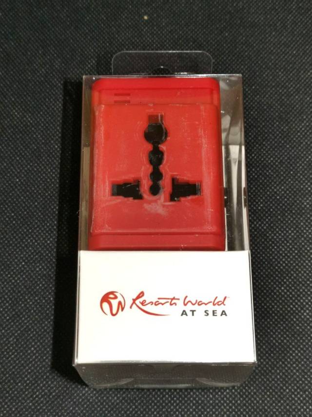 Resort World at Sea 名胜世界 旅行转插头 连 2个USB Travel Adapter