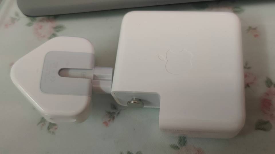 Macbook pro原装充电器