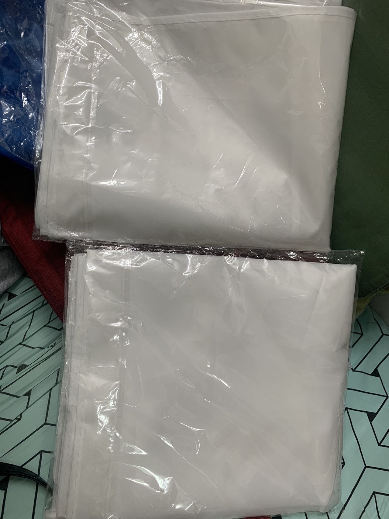 两片衣服防尘布，可水洗