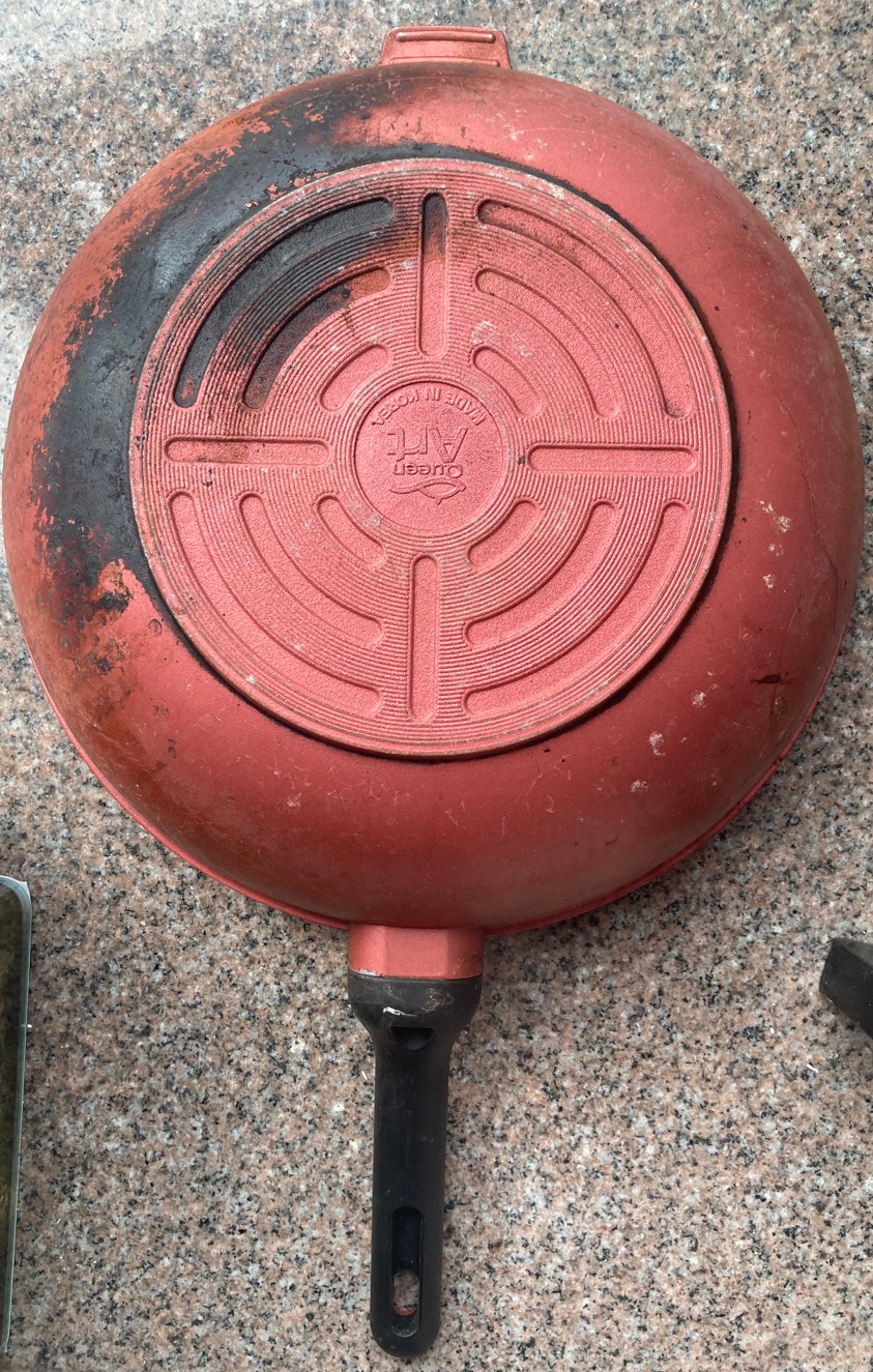 不粘锅电磁炉煤气炉都可以用，炖煮炒功能齐全