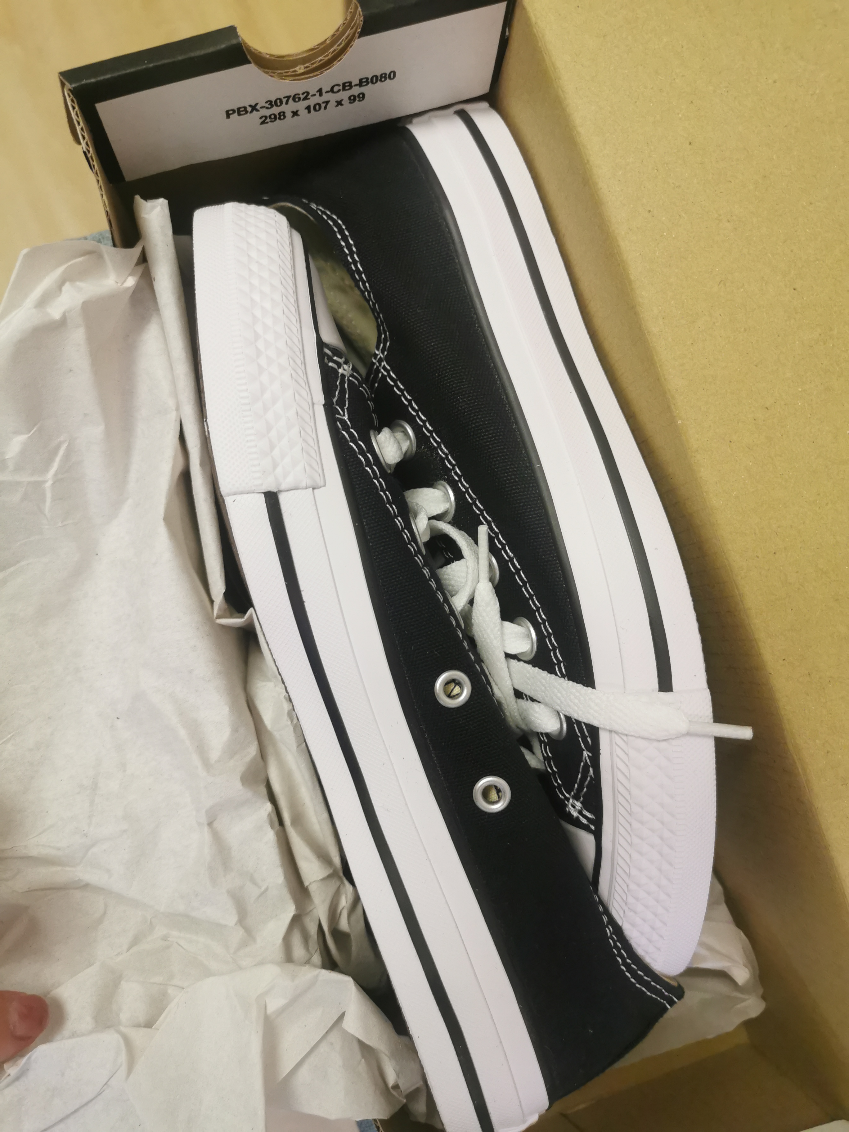 全新匡威運動板鞋
