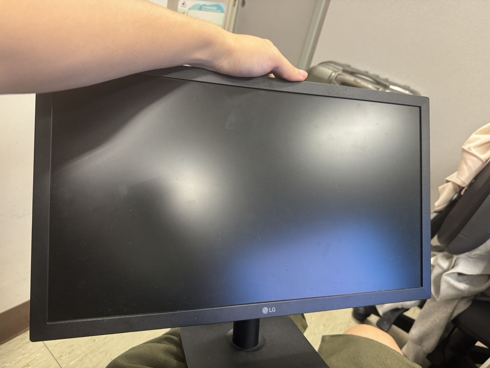 LG 24 寸 1080p 显示器