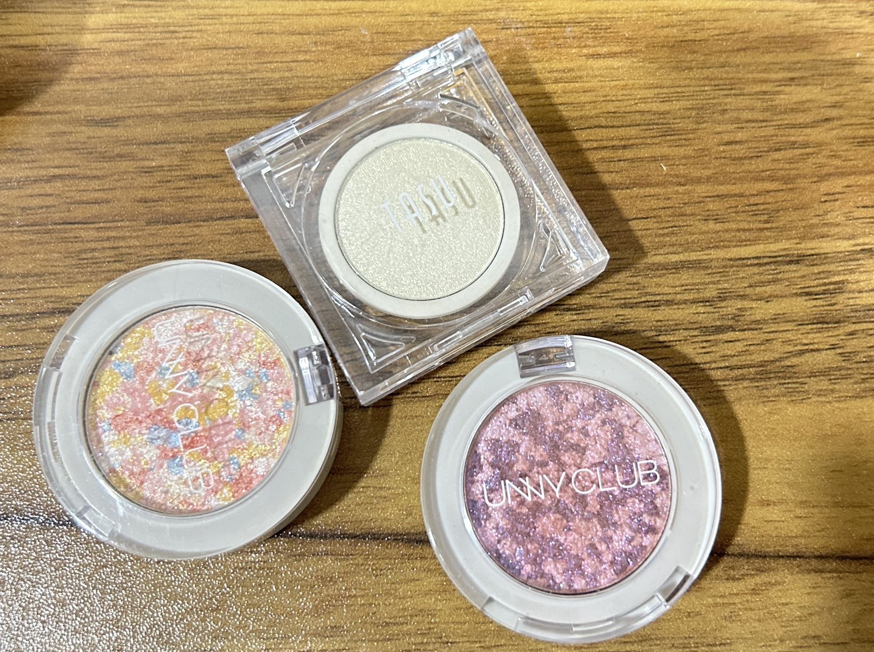 闪粉眼影