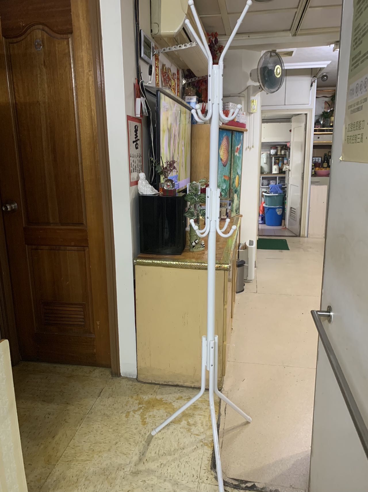白色衣帽杆