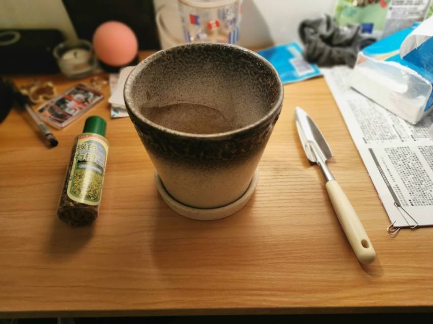 花盆 铲子 肥料