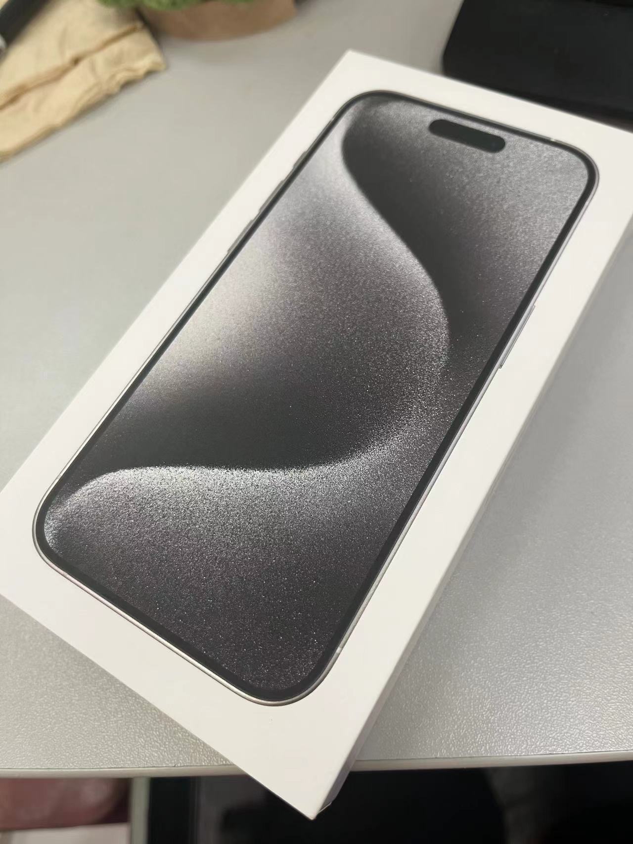 iPhone 15 pro 512gb 白