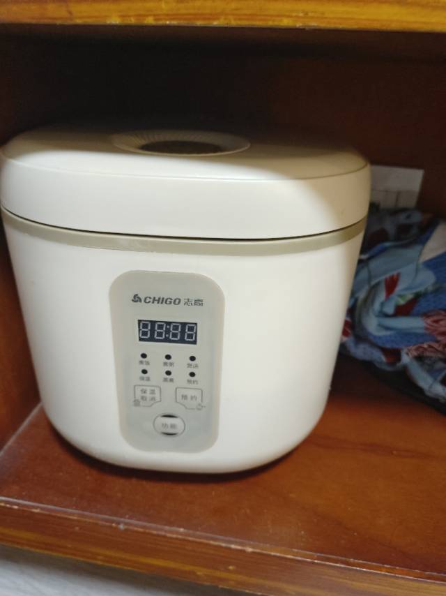 志高小电饭煲，美的电磁炉