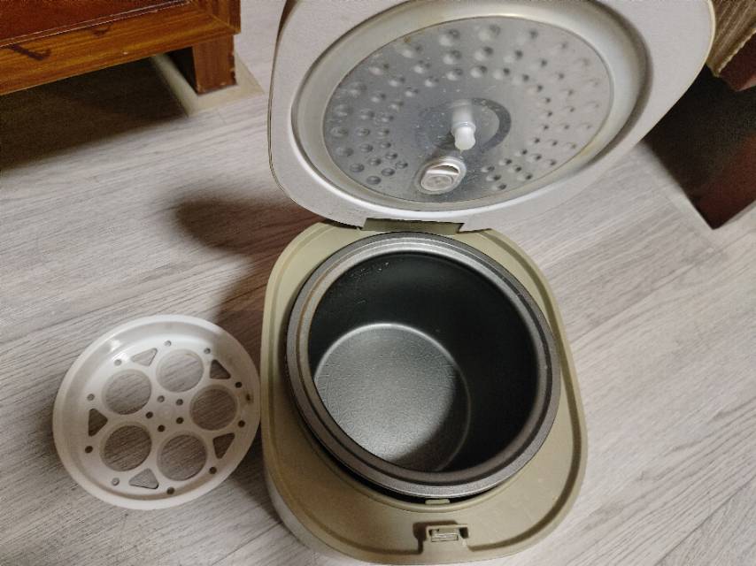 志高小电饭煲，美的电磁炉