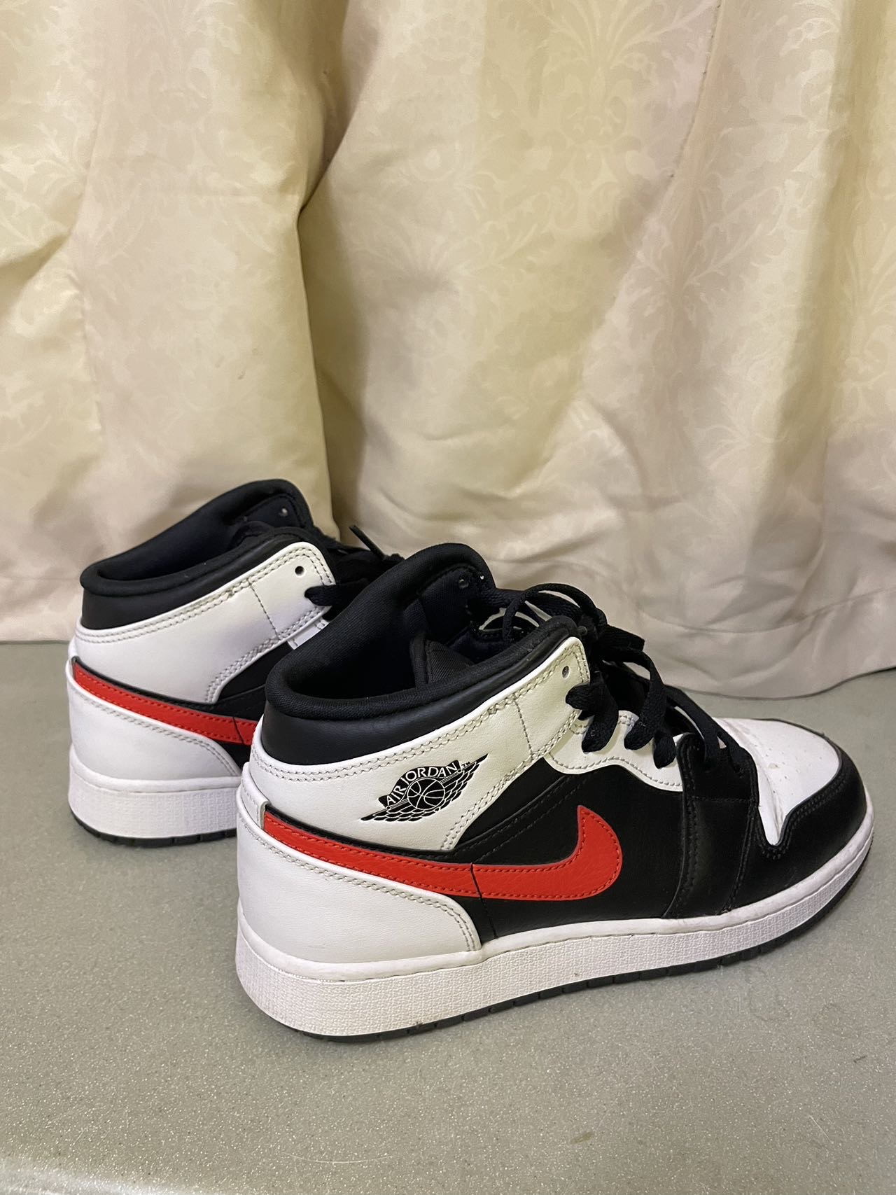 AJ1