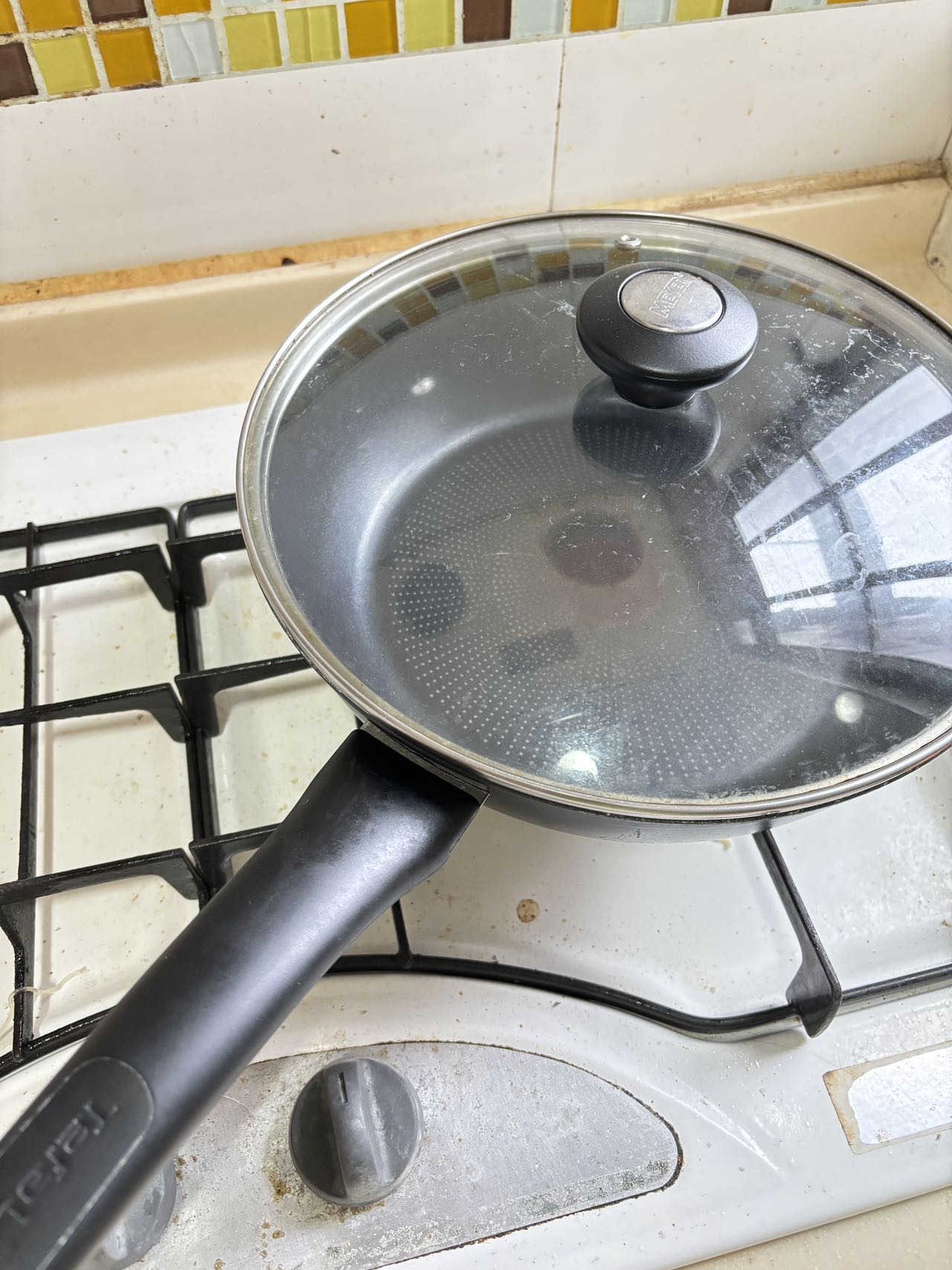 不粘锅带盖