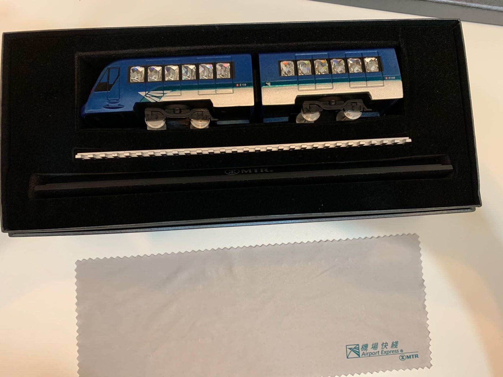 机场快线施华洛世奇水晶列车