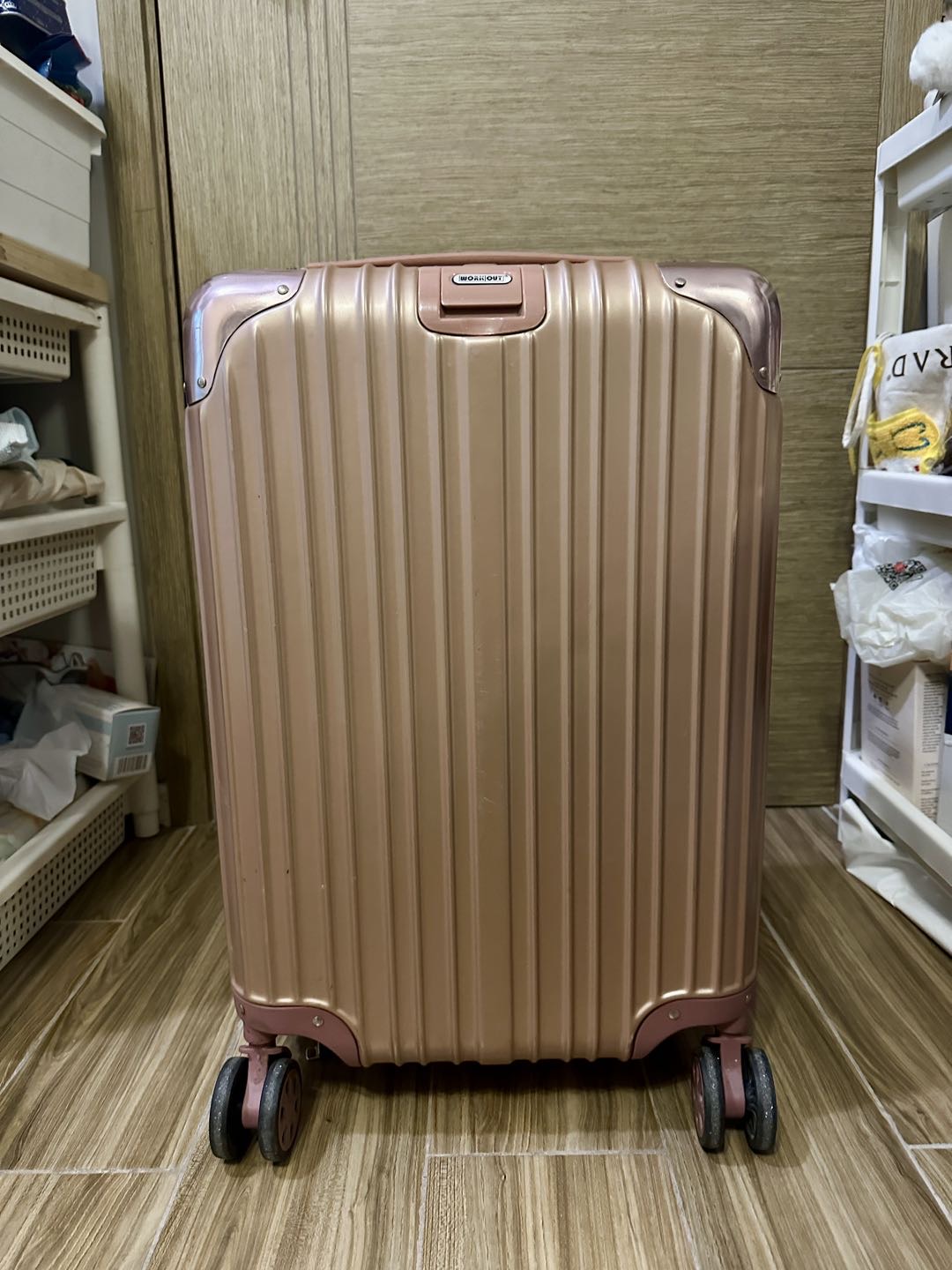 粉色20寸登机行李箱