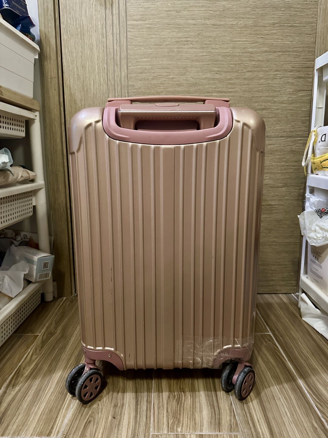 粉色20寸登机行李箱