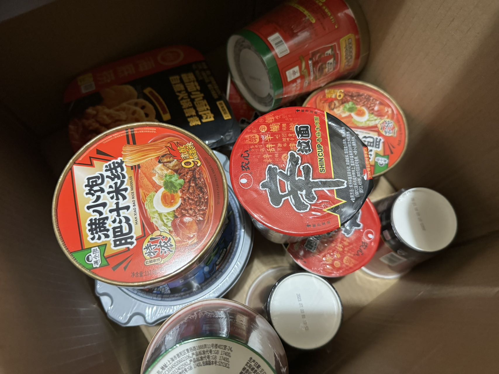 满小饱米线和辛拉面小桶 方便面