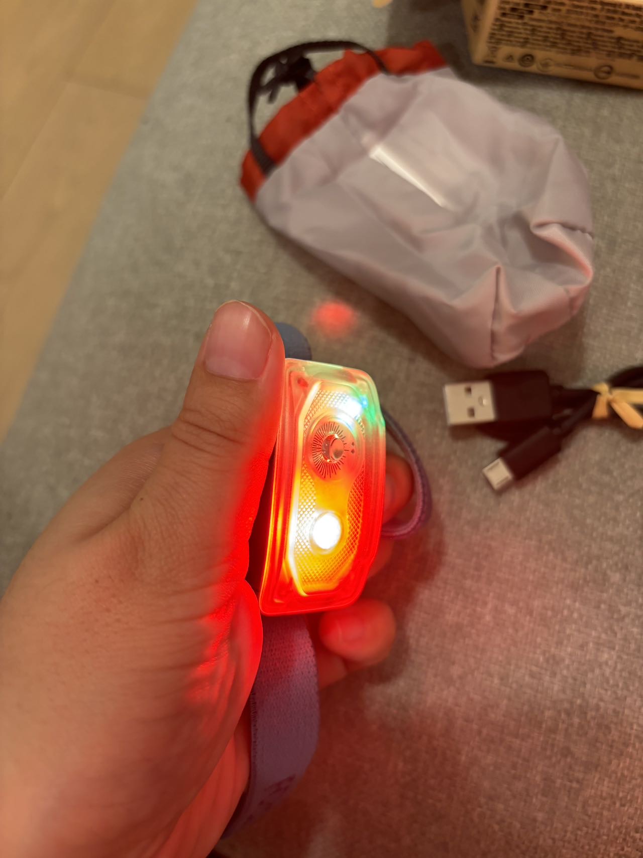 迪卡侬 Decathlon 头灯100 Lumens 行山夜跑必备
