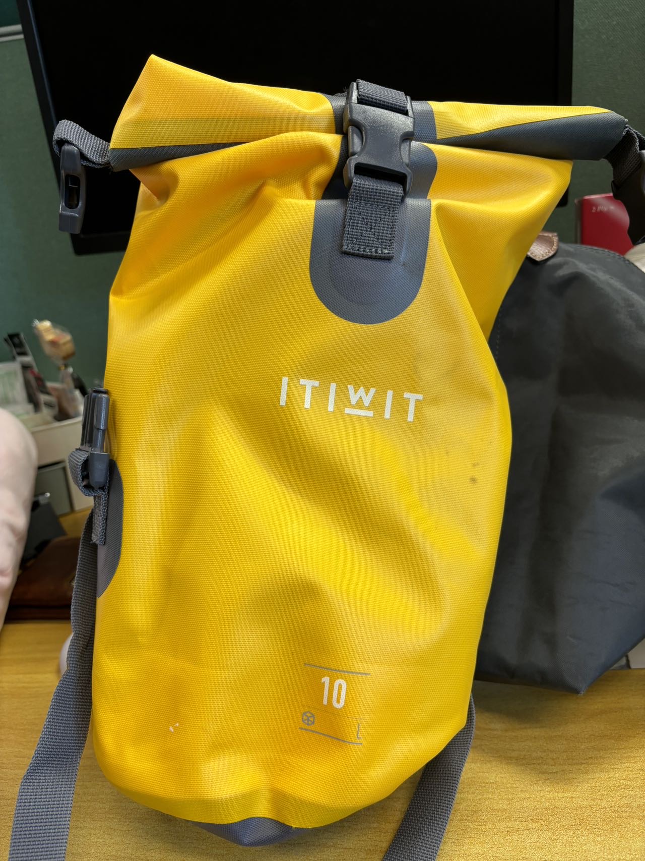 迪卡侬防水桶包10l