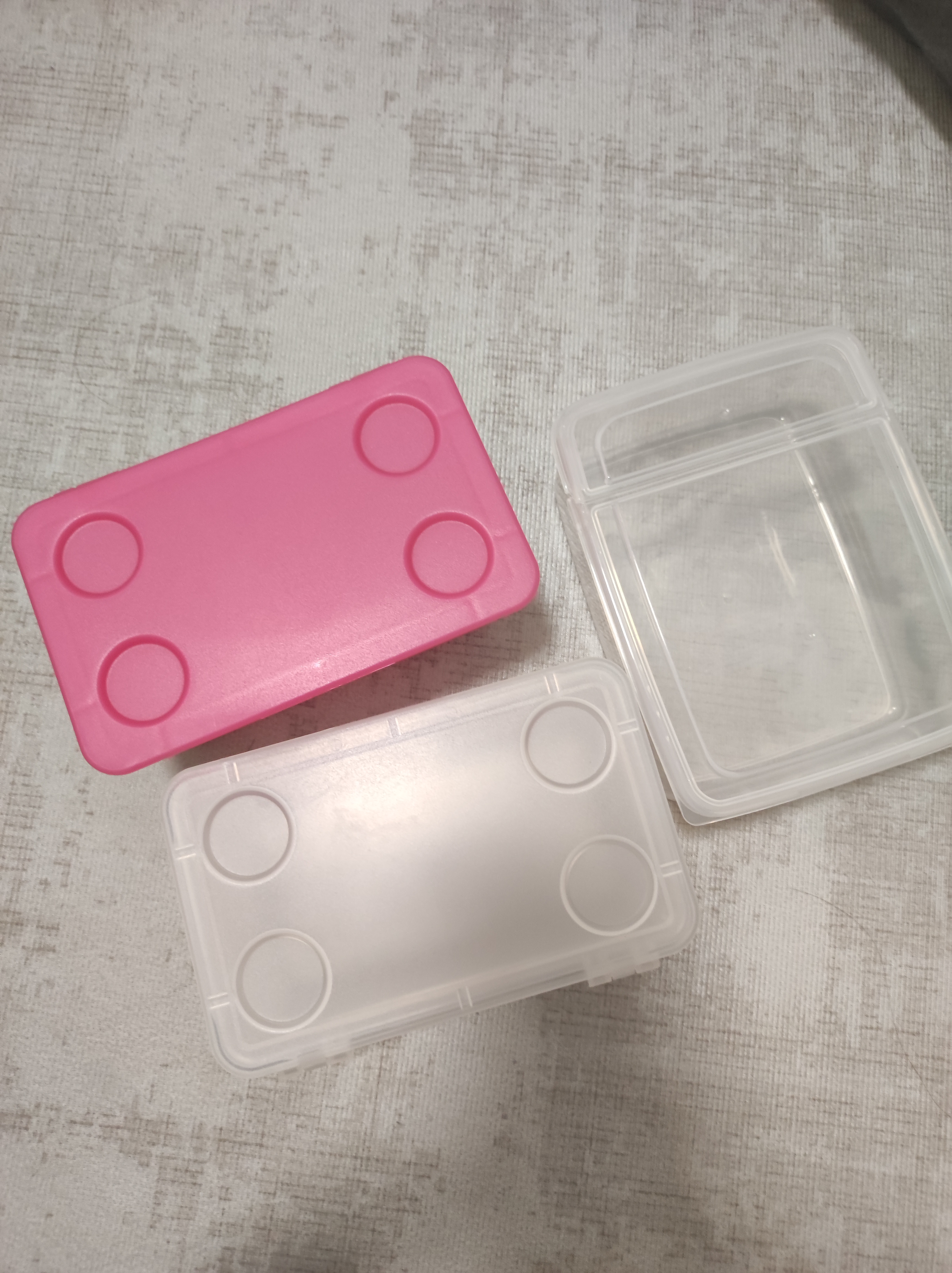 三个带盖收纳盒
