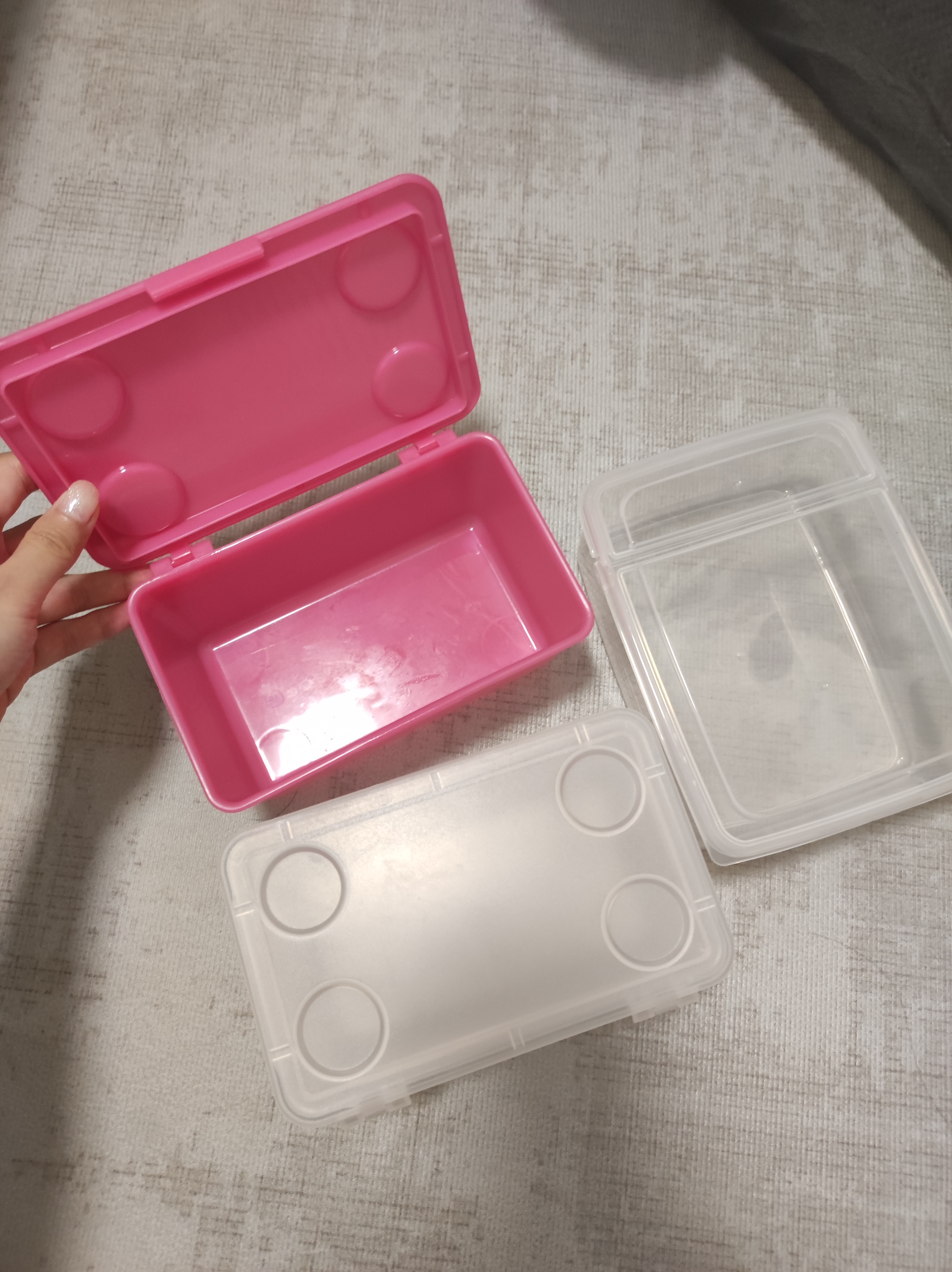 三个带盖收纳盒
