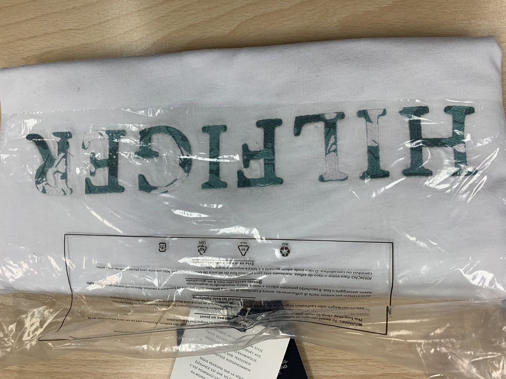 Tommy全新衣服带吊牌