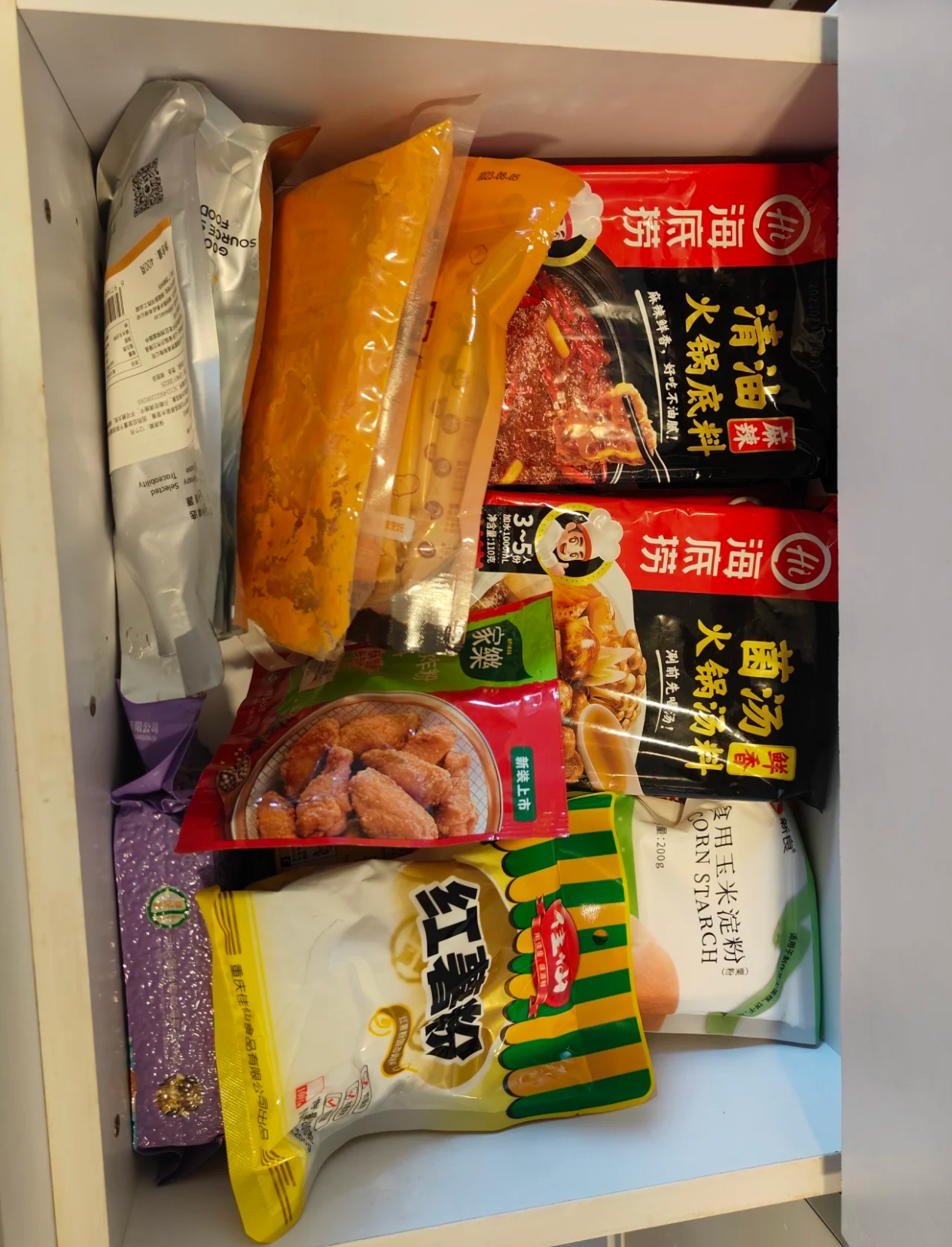 火锅底料，保鲜膜等