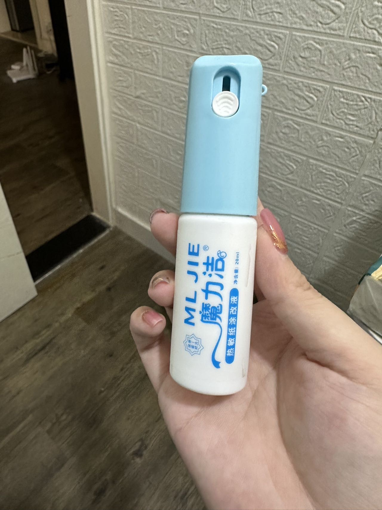 计算器 中性笔 美工刀 剪刀