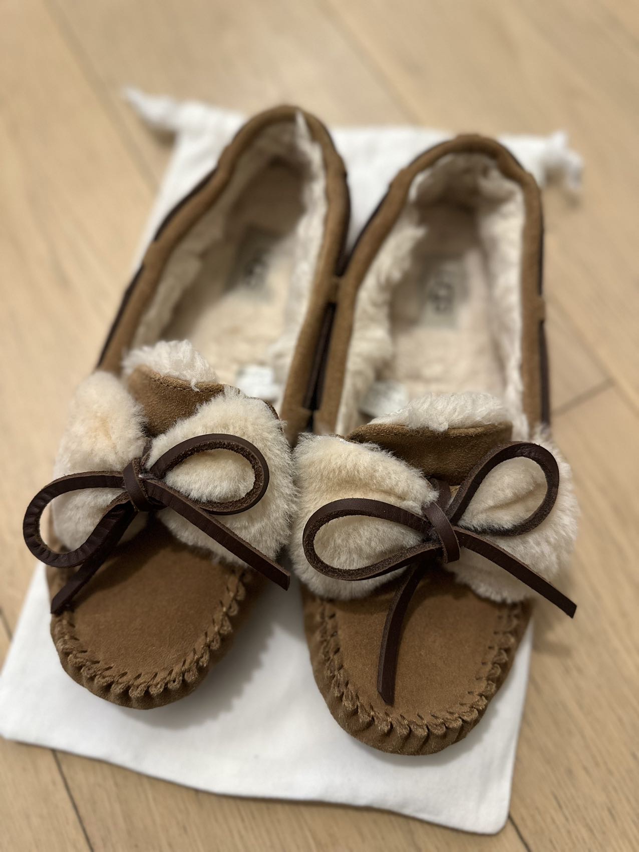 UGG雪地棉拖鞋