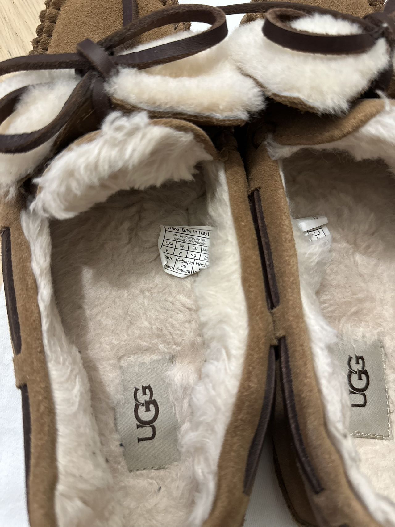 UGG雪地棉拖鞋