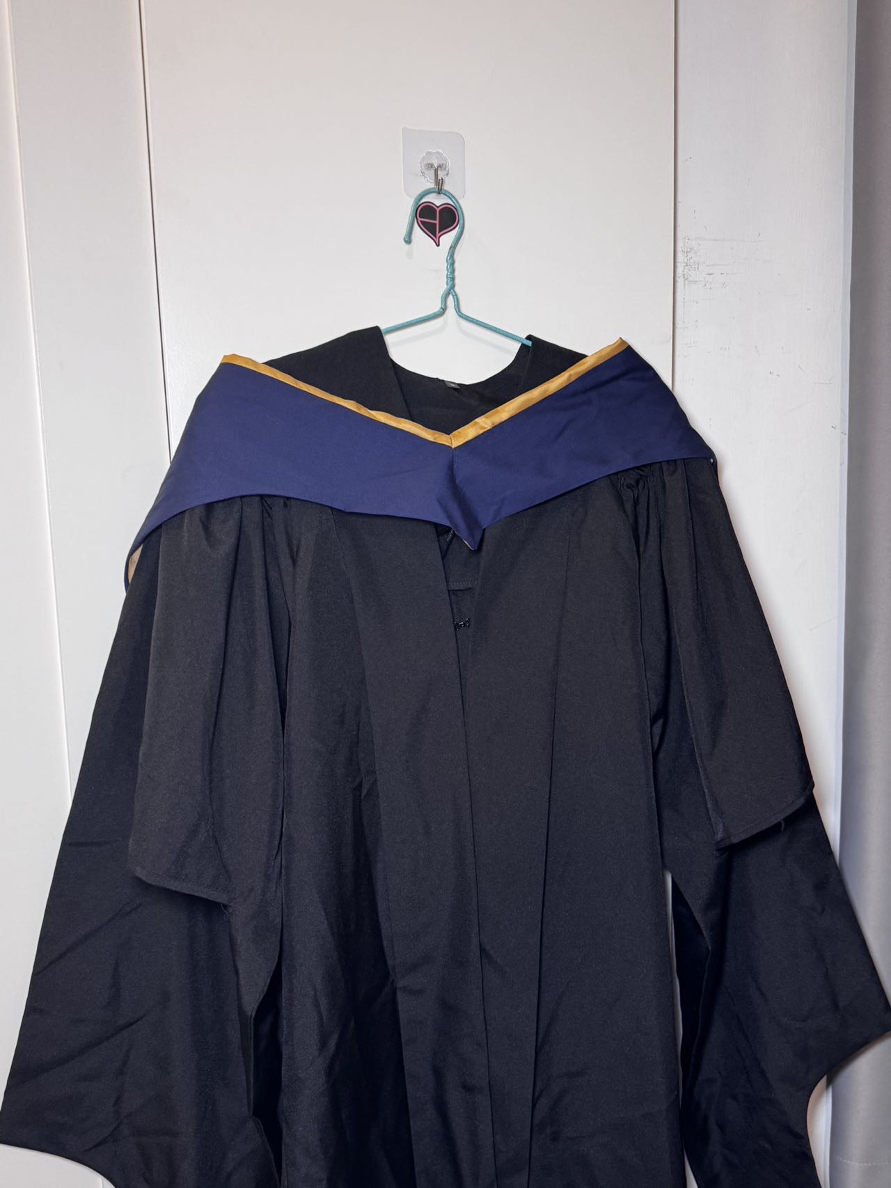 【出租】香港大学商学院 学士服 硕士服 毕业服 硕士袍
