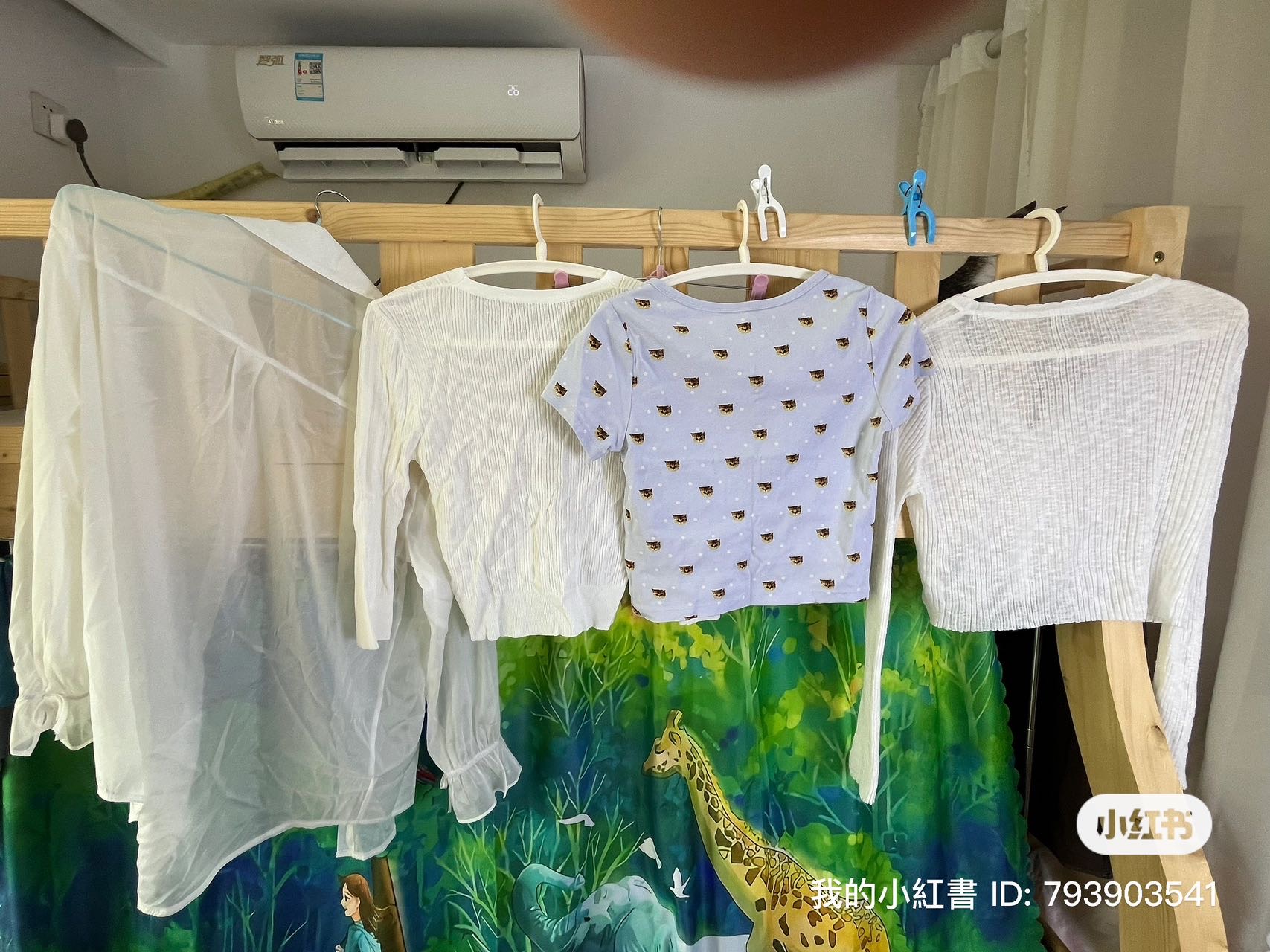 4件 99元 S码  质感特别好 胖了亏出  蓝色印花的是优衣库的 其他的我也忘记了  穿着都很舒服    长袖防晒超薄上衣 我穿着有一点点闷  其它人可能不会  因为我皮肤比较敏感  其它的都很好