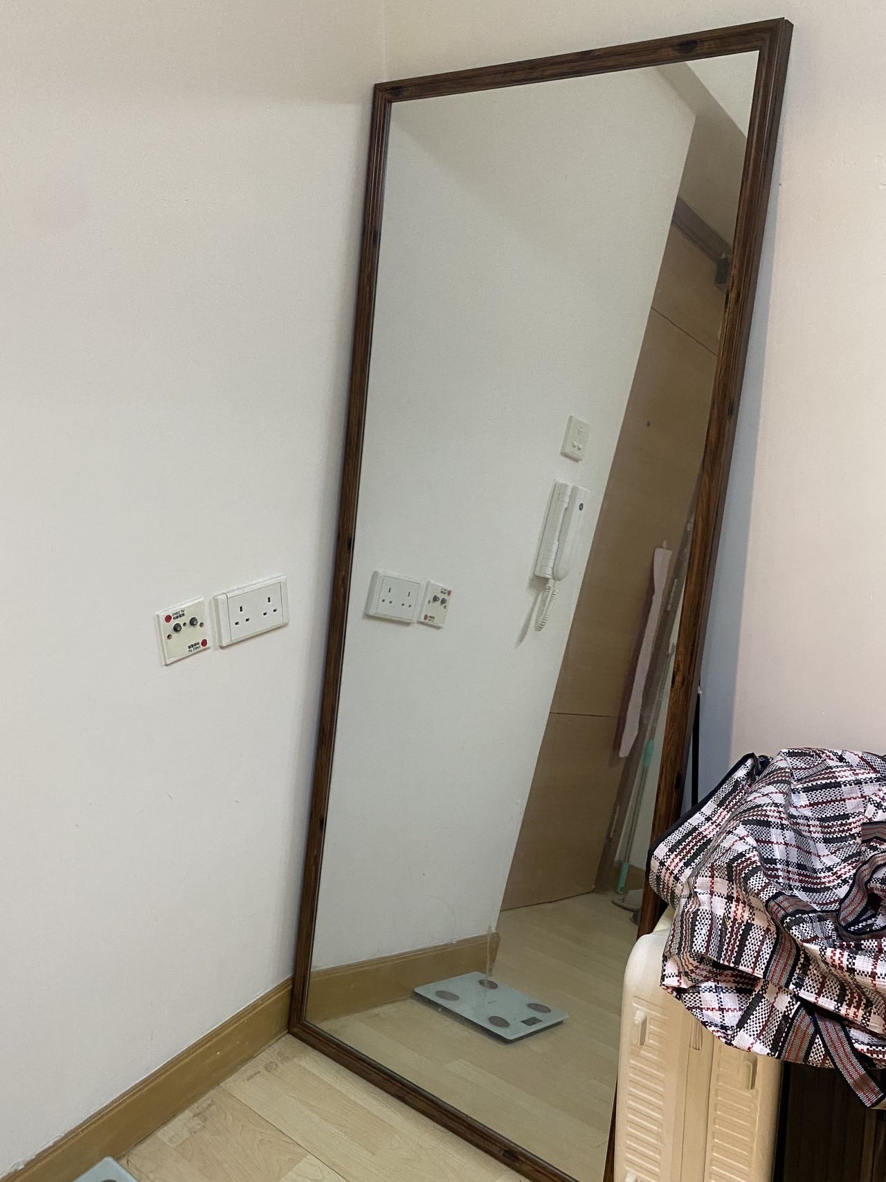 穿衣镜