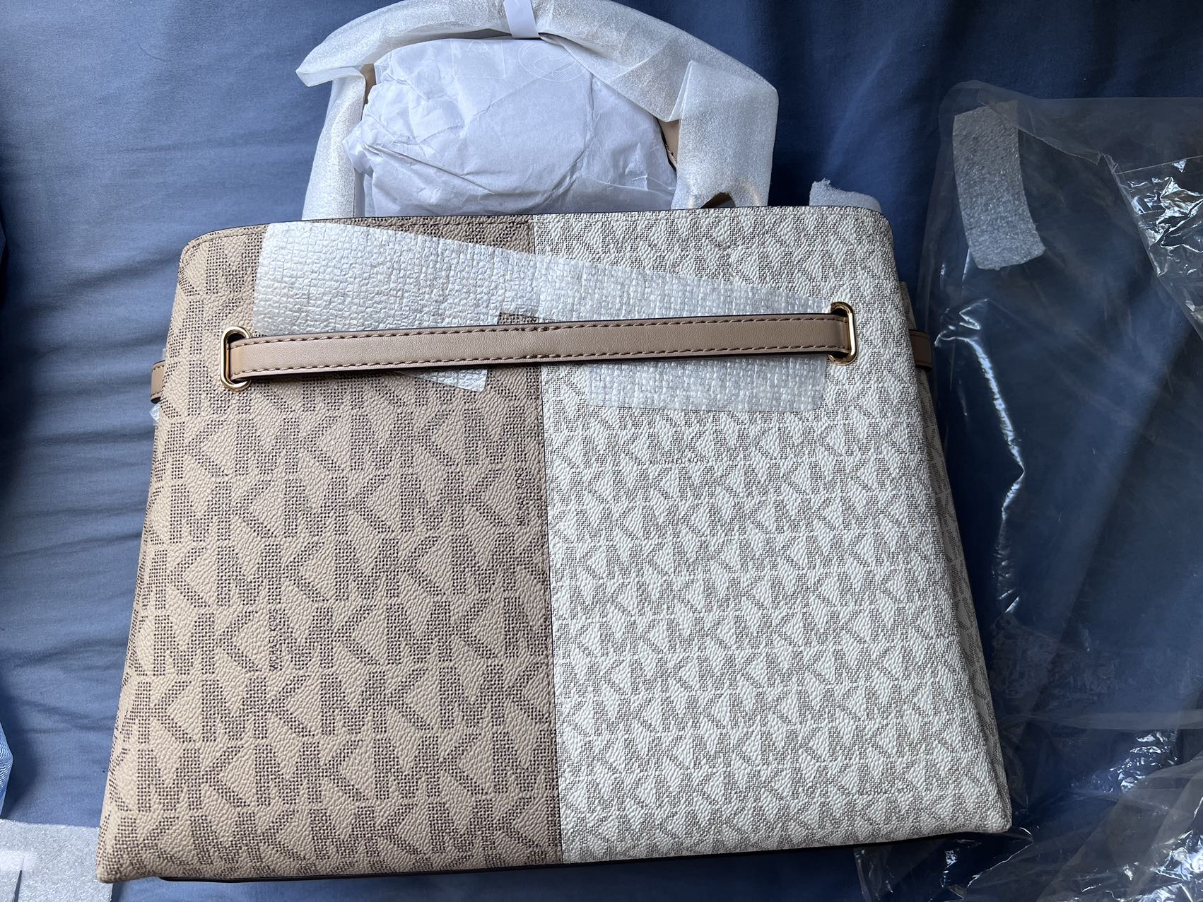 MK挎包奶茶拼接中号