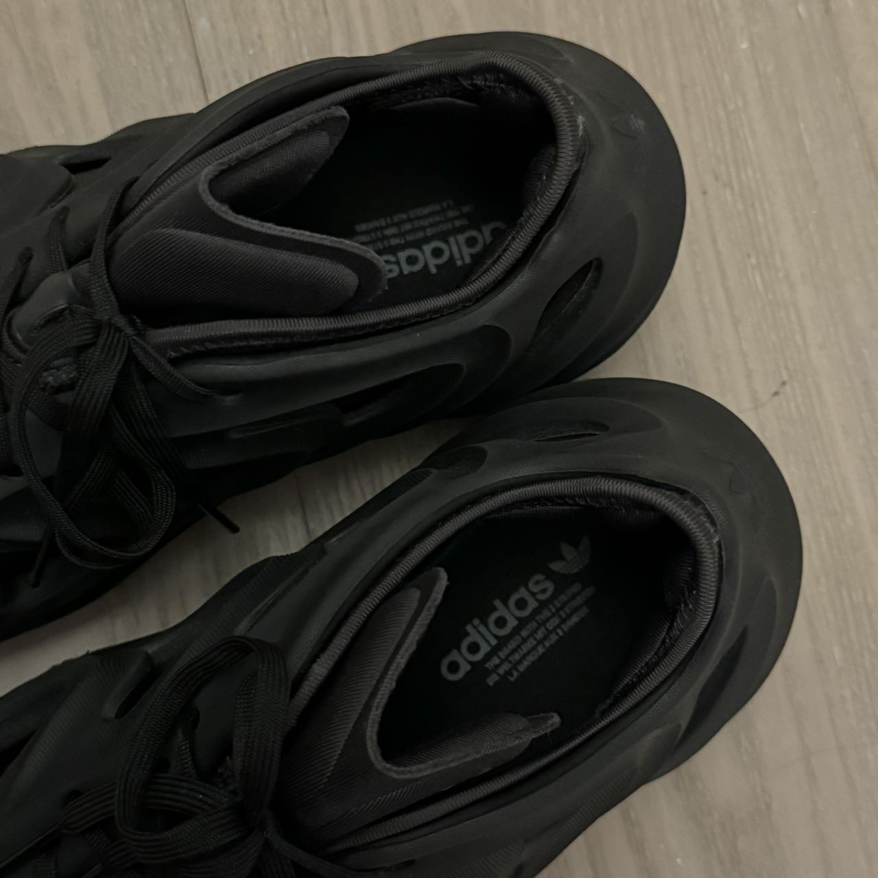 adidas 阿迪达斯洞洞鞋