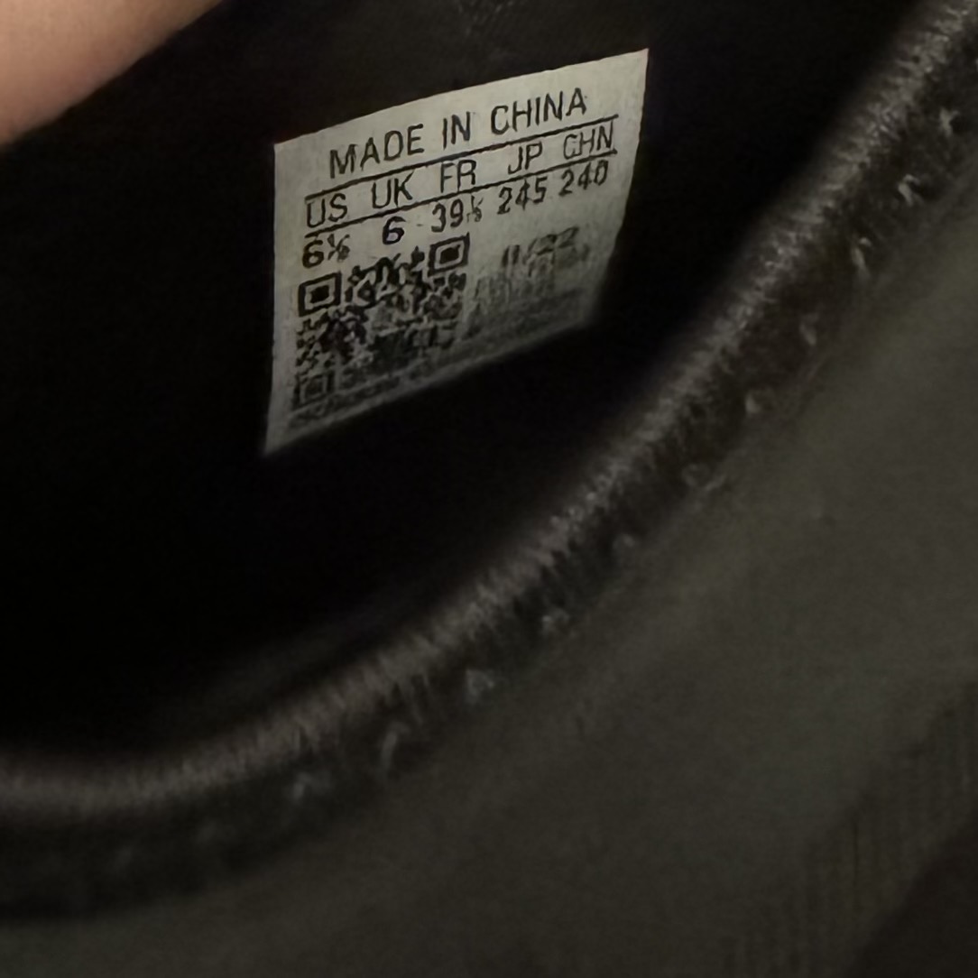 adidas 阿迪达斯洞洞鞋