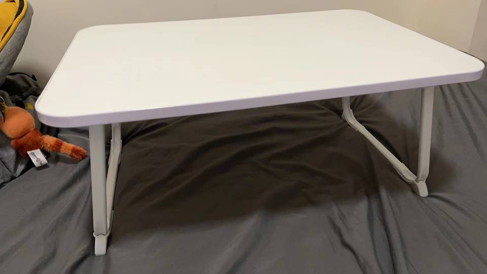 出闲置：小桌板，晾衣架，垃圾桶